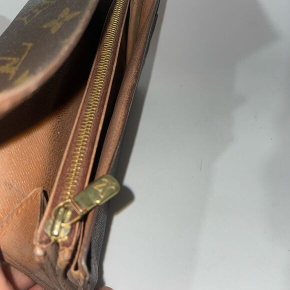 Authentic Louis Vuitton Monogram Sarah Wallet - Picture 12 of 13